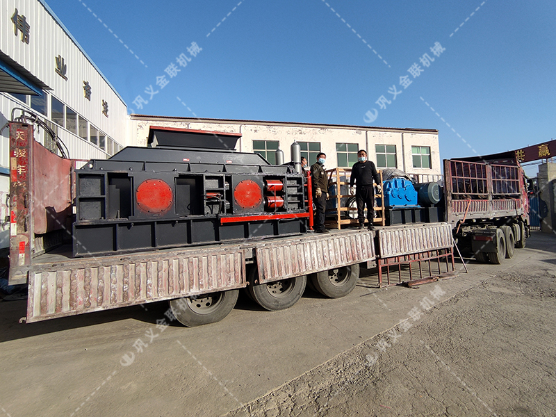 2PGY1500x1000型液壓對(duì)輥破碎機(jī)發(fā)往云南昆明 2PGY1500x1000型液壓對(duì)輥破碎機(jī)發(fā)往云南昆明