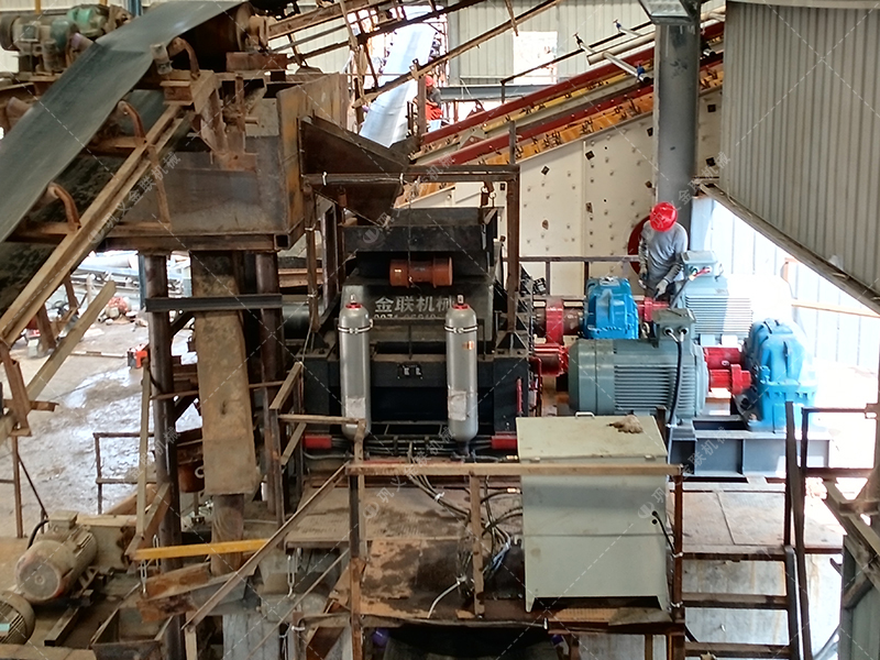 時(shí)產(chǎn)100噸和200噸的石灰石生產(chǎn)線,選擇的液壓對(duì)輥制砂機(jī)有何不同? 時(shí)產(chǎn)100噸和200噸的石灰石生產(chǎn)線,選擇的液壓對(duì)輥制砂機(jī)有何不同?